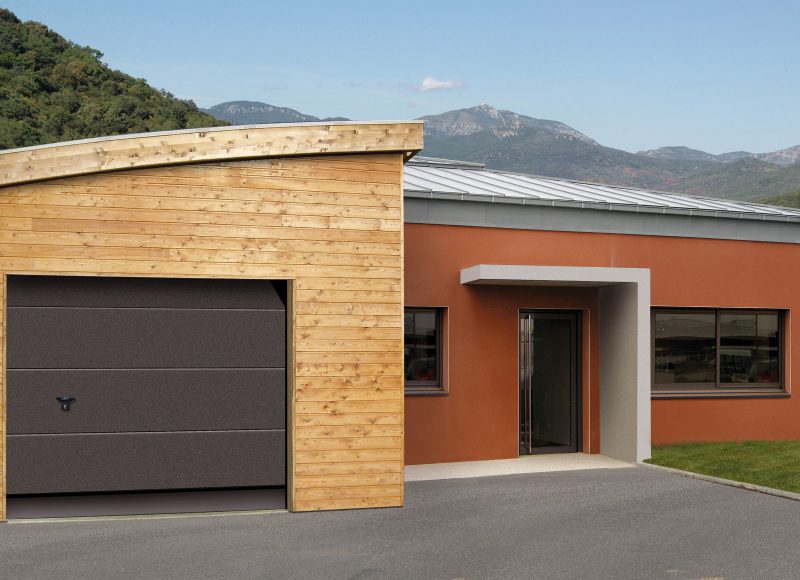 modèle porte de garage en ossature bois