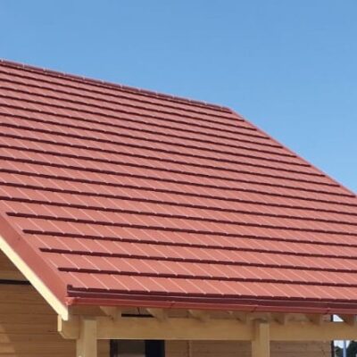 Toit en tuile acier disponible pour garage en bois