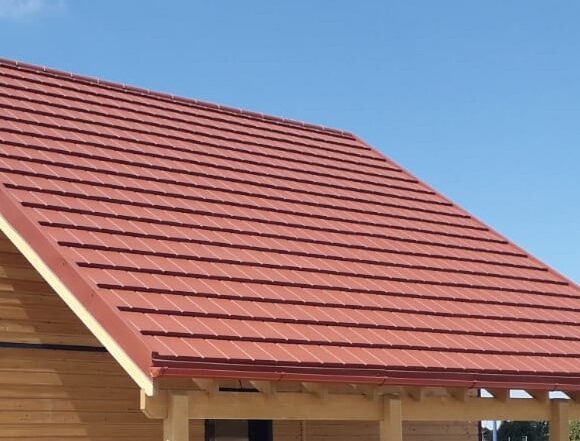 Toit en tuile acier disponible pour garage en bois